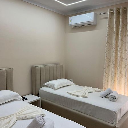 Vila Qyteza Korce Esterno foto