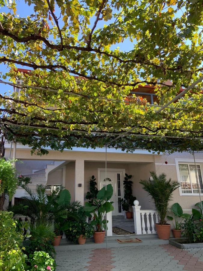 Vila Qyteza Korce Esterno foto