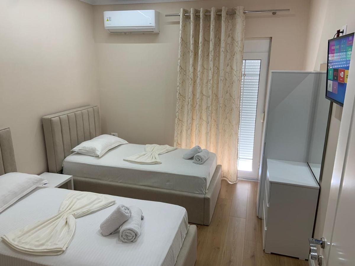 Vila Qyteza Korce Esterno foto